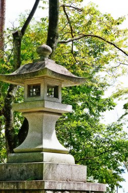Aoba Dağı'ndaki Sendai kale parkında (veya Aoba kalesi) Japon taş feneri, Sendai, Miyagi Prefecture, Tohoku bölgesi, Japonya