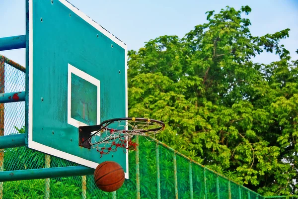 Baloncesto Lanzado Aro Anotando Juego — Foto de Stock