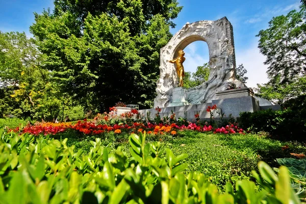 Monument of Waltz King Johann Strauss II (Johann Strauss Jr.), an Austrian composer of light music, particularly dance music and operettas, Stadtpark (City Park), Vienna (Wien), Austria (Osterreich)