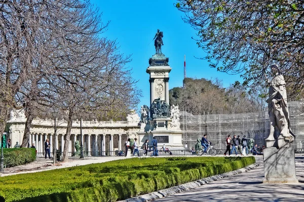 Статуя Пасео Аргентина Paseo Las Estatuas Статуя Пешком Памятником Королю — стоковое фото