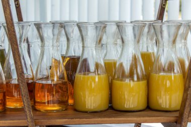 cam dekantörlezzetli soğuk içecekler