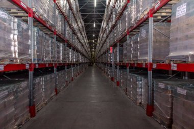 bitmiş ürünlerin büyük üretim ambarı