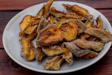 Kurutulmuş meyve elma ve armut