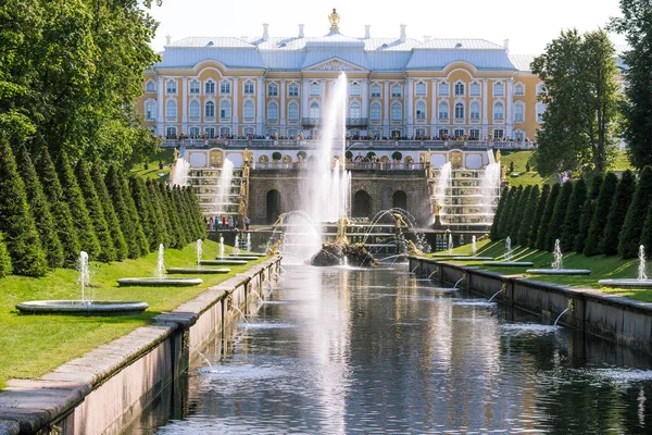 Beautiful Working Fountains Peterhof — Stock Photo, Image