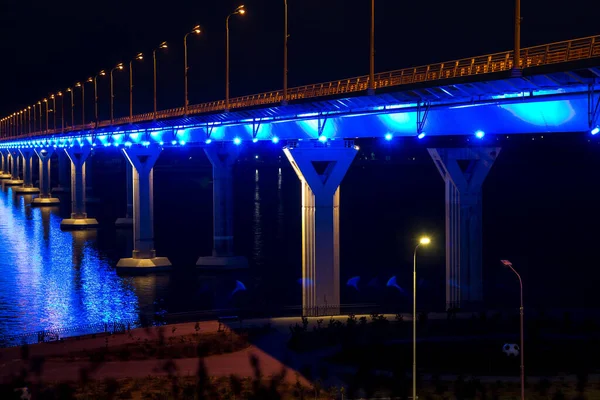 Bridge River Glows Night Different Colors — Stock Photo, Image