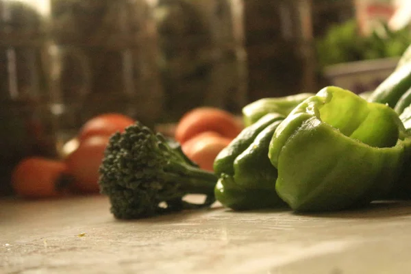 Friss vegatables a konyhában — Stock Fotó