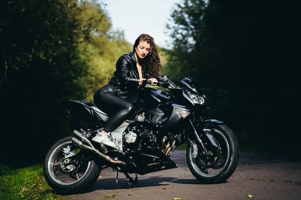 Biker Sexy Woman Sitting Motorcycle Outdoor Lifestyle Portrait — Stock Photo, Image