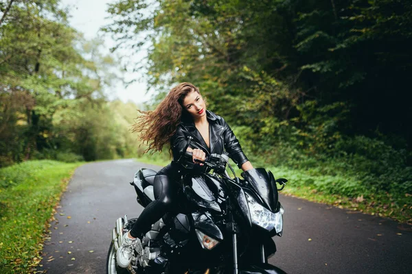 Mulher Sexy Motociclista Sentado Motocicleta Retrato Estilo Vida Livre — Fotografia de Stock