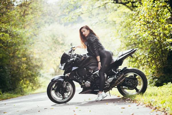 Biker Sexy Woman Sitting Motorcycle Outdoor Lifestyle Portrait — Stock Photo, Image