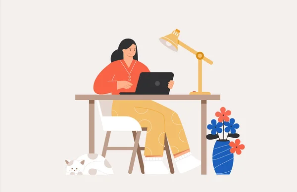 Mujer joven o freelancer que trabaja o estudia en línea con una computadora portátil en casa. Concepto de oficina en casa, ilustración vectorial de estilo plano. Educación independiente, en línea o concepto de redes sociales. — Archivo Imágenes Vectoriales