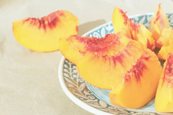 Slices Juicy Ripe Sweet Peach Seasonal Summer Fruits — Stock Photo, Image