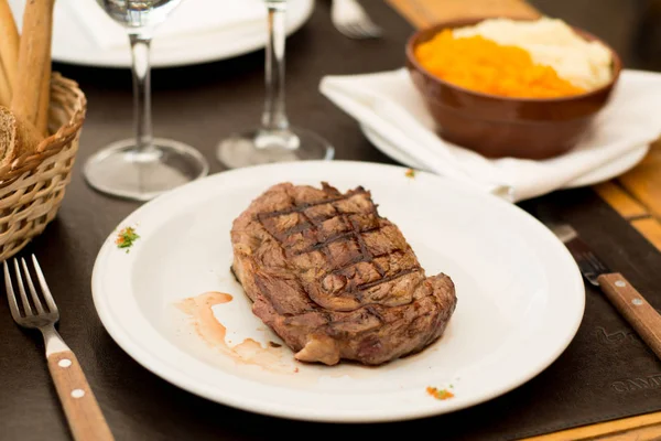 carne a la parrilla comida arjantin