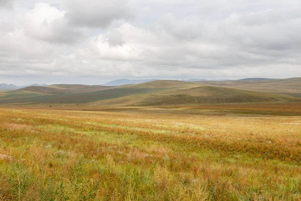 Mongoliska Stäppen Bakgrunden Molnig Himmel Vackra Landskap Mongoliet — Stockfoto