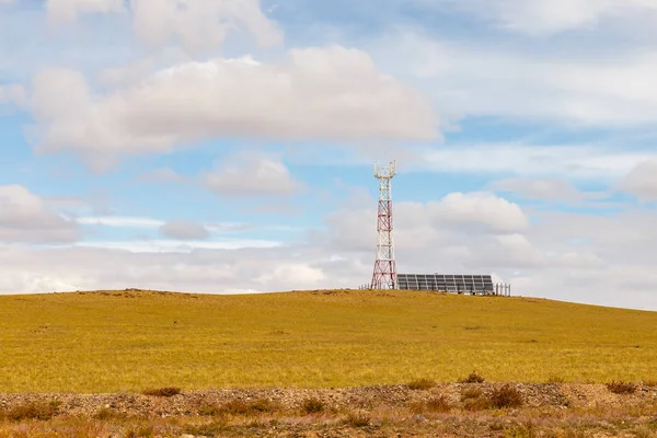 Torre Comunicação Celular Com Painéis Solares Estepe Mongólia — Fotografia de Stock