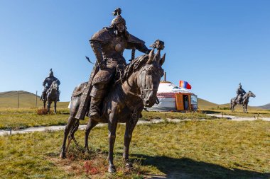 Atlı asker Cengiz Khan'ın heykelleri.