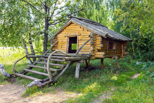 Казкові дерев'яного будинку — стокове фото