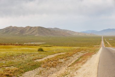 Asfalt yol Sukhe Batur - Moğolistan Darkhan