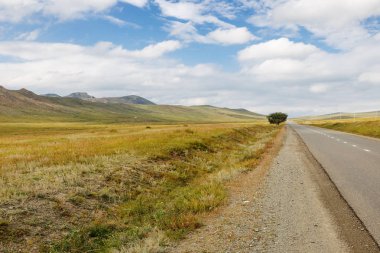 Asfalt yol Darkhan-Ulaanbaatar, Moğolistan