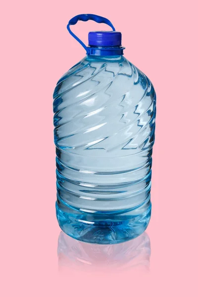 Stor Flaska Vatten Rosa Bakgrund Fem Liter — Stockfoto