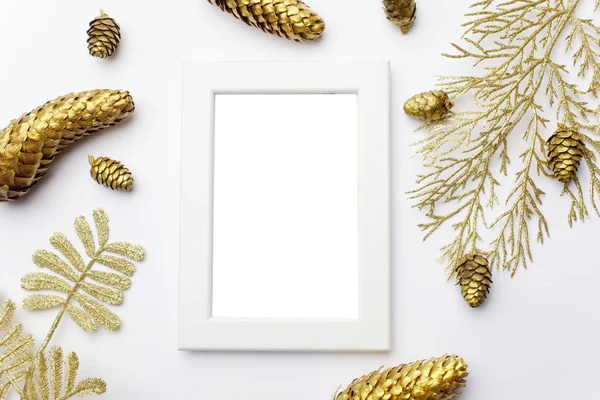 Noel kompozisyon. Altın christmas dekorasyon düz yapılan çerçeve yatıyordu, ana sayfa görünümü — Stok fotoğraf