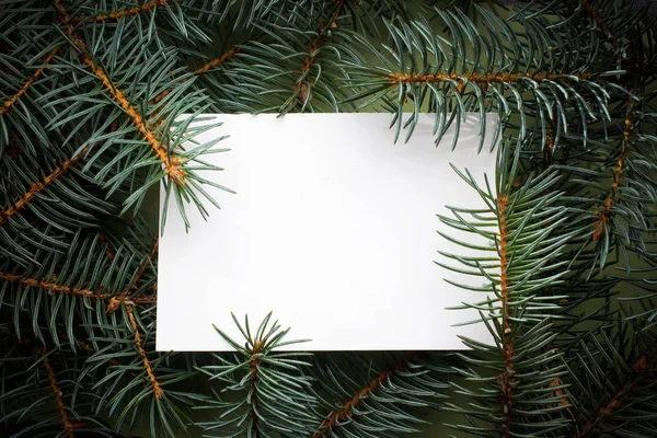 Noel ağacının arka planında yeni yıl teması. — Stok fotoğraf