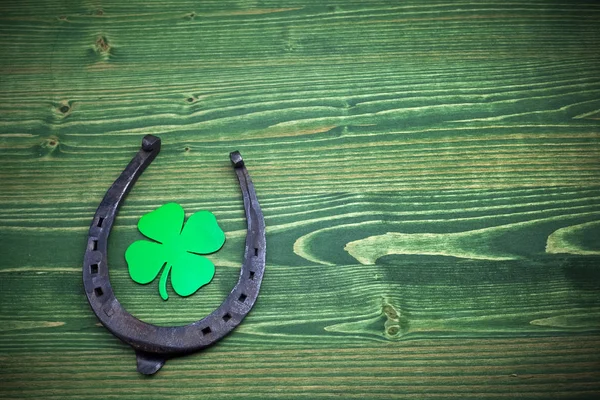 St. Patricks day, na szczęście na zielonym tle drewnianych — Zdjęcie stockowe