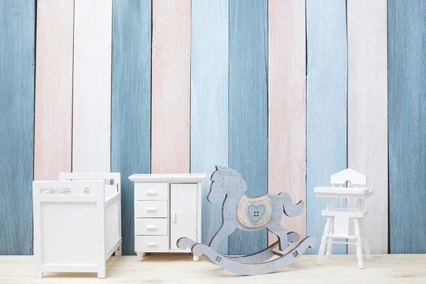 Vista de la hermosa habitación de los niños con espacio de copia de pared azul —  Fotos de Stock