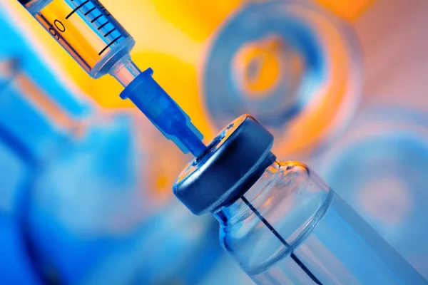 Oltóanyag injekciós üveg adag influenza shot kábítószer tű fecskendő, orvosi koncepció védőoltás injekciós injekció — Stock Fotó