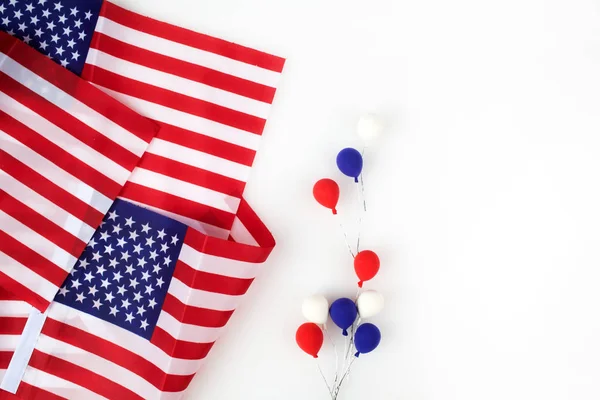Día de la Independencia. Bandera de EE.UU. sobre fondo blanco — Foto de Stock