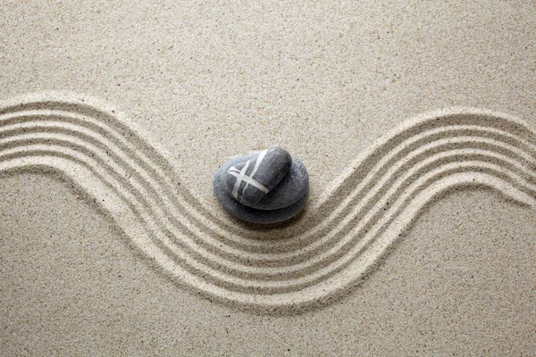 Ogród zen, kamień na piasku. Widok z góry — Zdjęcie stockowe