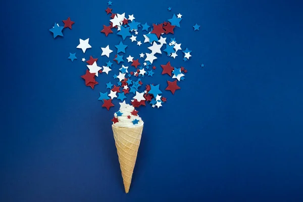 Trattamenti di giorno d'indipendenza. 4 luglio sfondo con gelato — Foto Stock