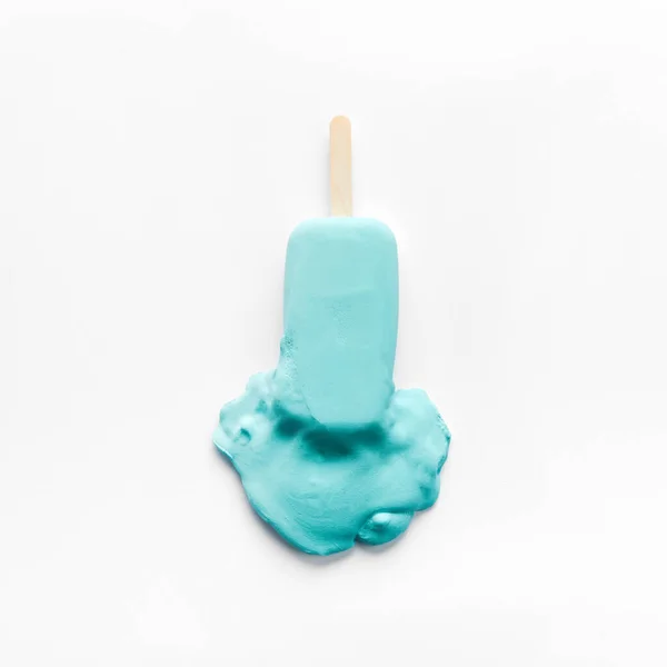 Aqua couleur crème glacée fondue. Couleur concept minimale de l'année. — Photo