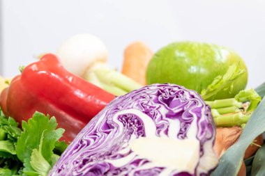 lezzetli bir çorba yapmak için sebze