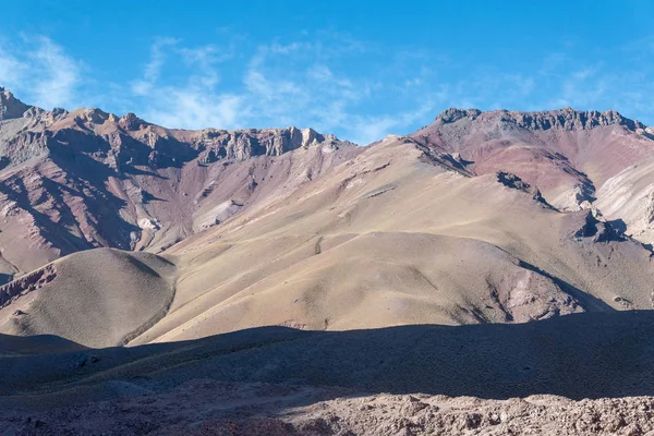 Hermosas vistas de las montañas en los Andes chilenos . —  Fotos de Stock