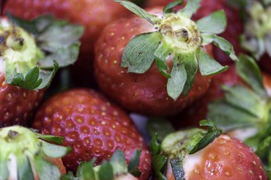 Zengin taze, doğal sağlıklı kırmızı meyveler. tüm yıl taze tatlı sezonu için