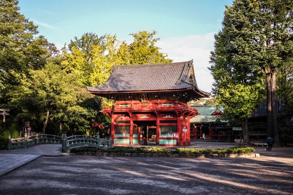 Sol Manhã Brilha Portão Romon Santuário Nezu Bunkyo Tóquio — Fotografia de Stock