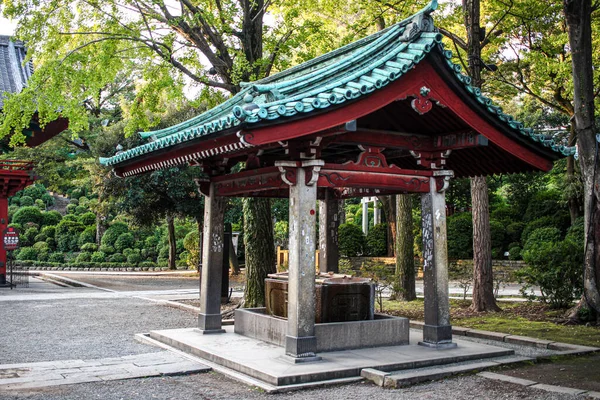 Чозуя Миє Басейн Японському Синтоїстському Храмі Токіо — стокове фото