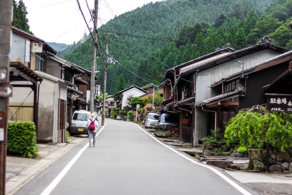 Senhora Caminhando Longo Rua Kurama Village Kyoto — Fotografia de Stock