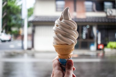 Nagano dilinde Miso aromalı yumuşak servis dondurması (yumuşak dondurma)