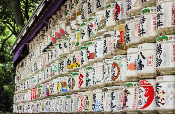 Бочки Саке Meiji Jingu Shrine Shibuya Tokyo Japan — стокове фото