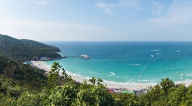 Koh Lan adasının tepesinden manzara