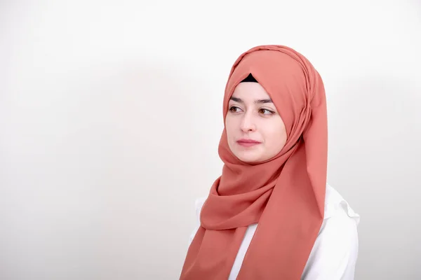 Retrato Foto Mulher Muçulmana Hijab Menina Olhando Para Câmera — Fotografia de Stock