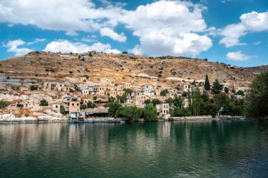 Rumkale, Halfeti, Sanliurfa / Türkiye - Ekim 2019: Terk edilmiş hayalet şehir 