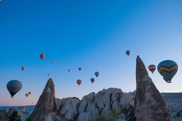 Goreme Kapadocja Turcja Czerwiec 2019 Wiele Balonów Ogrzane Powietrze Latających — Zdjęcie stockowe