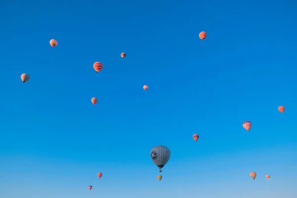 Goreme Kapadocja Turcja Czerwiec 2019 Wiele Balonów Ogrzane Powietrze Latających — Zdjęcie stockowe