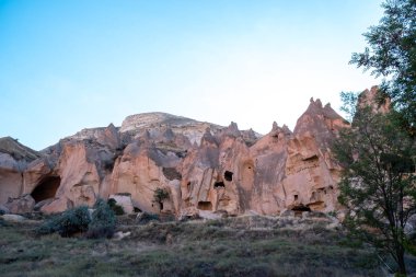 Zelve Open Air Museum, Kapadokya / Türkiye - Haziran 2019: Zelve bir açık hava müzesi ve Cappadocia gezilerinin en popüler yeri.