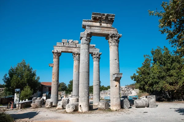 Rovine Della Città Antica Uzuncaburc Colonne Marmo — Foto Stock