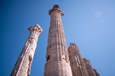 Uzunaburc Antik Şehir kalıntıları, mermer sütunlar