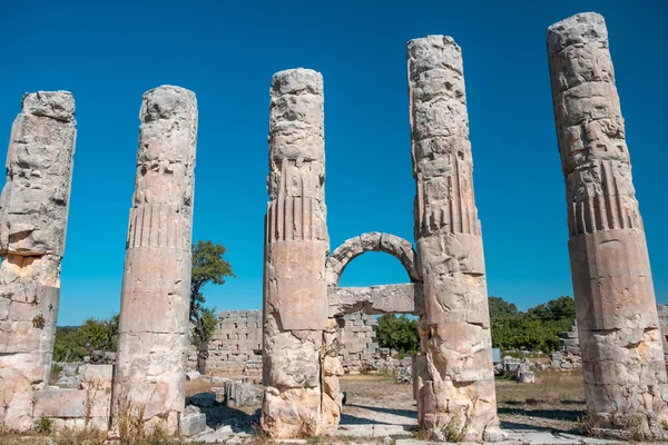 Ruinen Der Antiken Stadt Uzuncaburc Marmorsäulen — Stockfoto