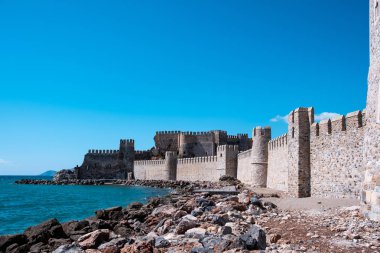 Türkiye 'deki Anamur Kalesi. Türkçe 'de 